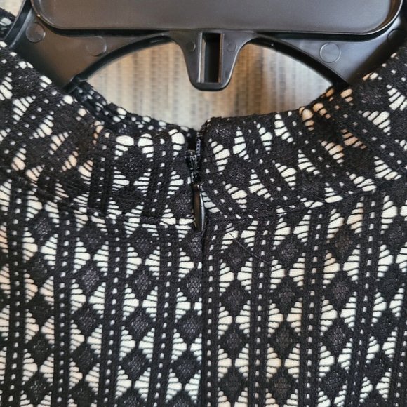 NWT Urban Girl Black White High Neck Short Sleeve Dress Zip Short Size Small - Picture 6 of 9